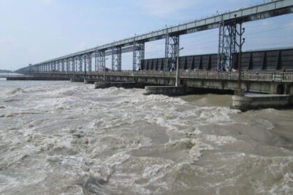 पानीको बहाव बढेर सप्तकोशी नदीमा रातो अल्राम बज्न थालेको छ