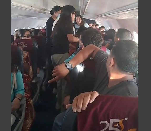 बुद्ध एयर भित्र यात्रुहरुको झगडा